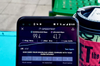 摩托罗拉One 5G测评：室内外5G连接速度对比、电池寿命