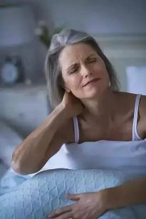 年老“睡眠短”是正常现象？这其实是我们的身体在预警！
