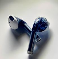 苹果透明AirPods初代耳机/29W充电器原型曝光 为内部测试使用