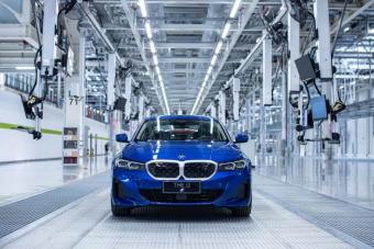 搭配全景玻璃天窗售价34.99万元 宝马首款纯电中型运动轿车BMW i3下线