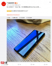 华为Mate 50 Pro钢化膜、疑似真机曝光：双曲面刘海屏 预计8月底发布