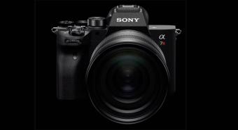 索尼A7R5 旗舰相机将在 10 月 26 日发布：采用偏移技术，支持运动矫正