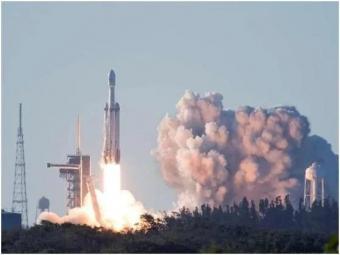 3 年来的首次任务！SpaceX “猎鹰重型”运载火箭成功升空