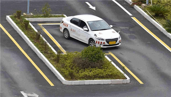 考试拿证就完事了？北京：新司机交通违法率纳入驾校质量考核