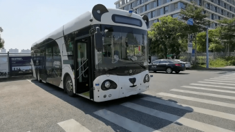 深圳坪山坪山区率先推出首辆智能网联无人驾驶巴士“熊猫公交”