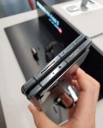小米 MIX Fold 3 手机曝光      预计将采用高通骁龙 8 Gen 2 处理器