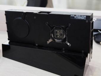 PNY展示采用切向风扇散热系统的涡轮风扇版 GeForce RTX 4070 显卡