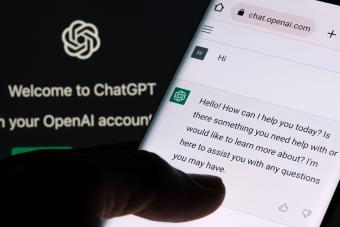 ChatGPT 人工智能聊天机器人可与用户进行自然语言对话，甚至讲笑话