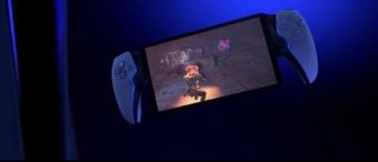 索尼官方向玩家们展示最新的Project Q掌机：新设备屏幕尺寸为8英寸，有PS5新无线耳塞