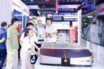 京东物流在2023年世界机器人大会展出四款机器人