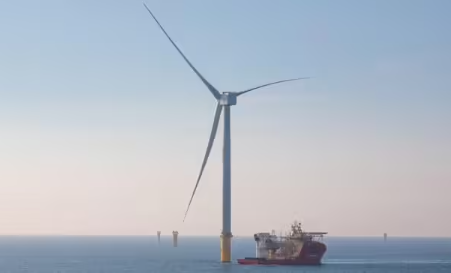 世界最大的海上风电场项目首次发电成功