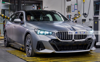全新一代BMW 5系/i5旅行车在德国巴伐利亚州的丁戈尔芬工厂正式下线