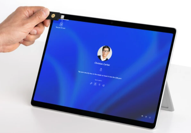 Surface Pro 10商用版发布：NFC读卡器助力安全登录